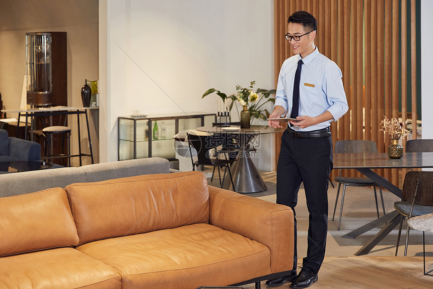 家具销售的专业形象 从高清图片看行业风采